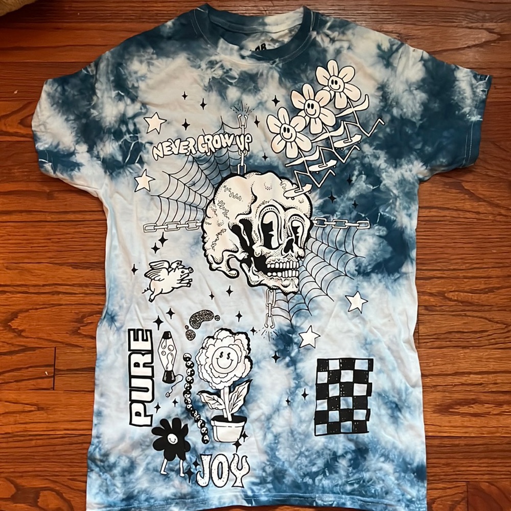 Zumiez. Blue and white. Small.